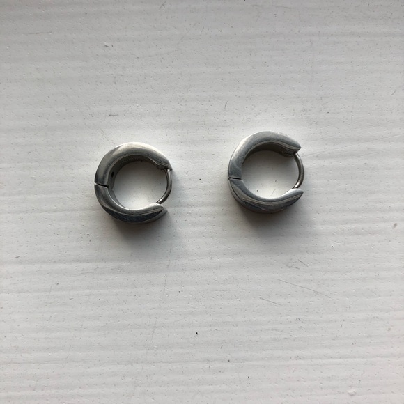 Small stainless steel cross hoop earrings - Picture 2 of 5